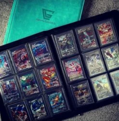 Gemloader Premium Toploader Collector's Binder - 216 Pockets, Green 11 Gemloader Premium Toploader Collector's Binder - 216 Pockets, Green -Les Des masKes Gemloader Premium 3X4 toploader fit collectors binder 216 pockets Black 4 3